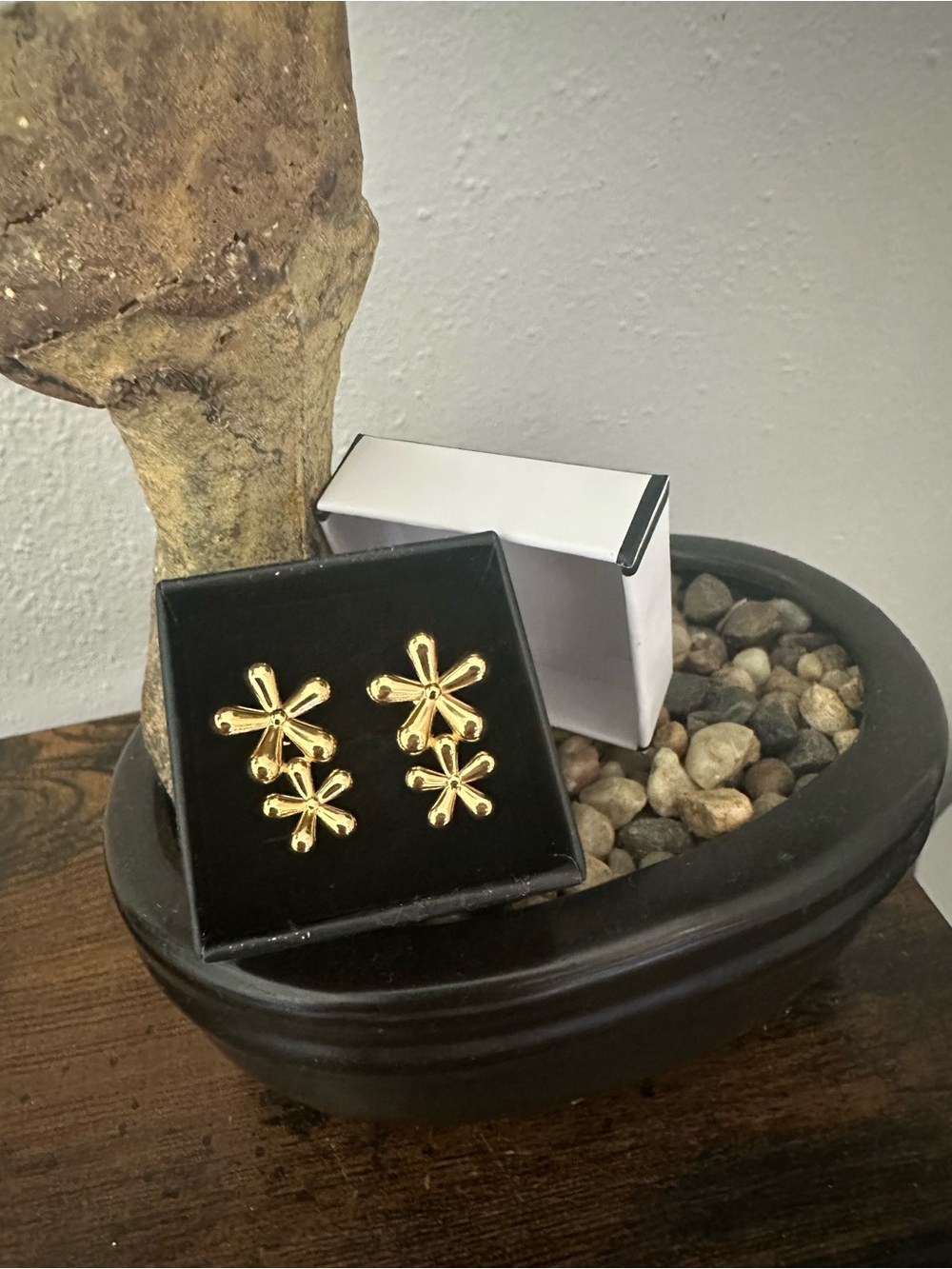 NIB Gold Floral Cluster Earrings - Women Accessories